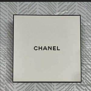 CHANEL New White Empty Box (8 3/4" X 8 3/4" X 4")